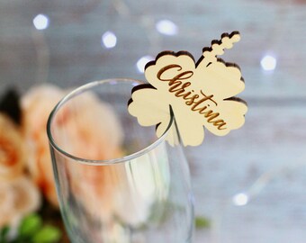 Personliga hibiskus-drinketiketter - Anpassade trädekorationer för tropiska fester - Hawaiianska drinkmarkörer - Placeringskort med Hawaii-blommor för bröllop