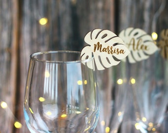 Étiquettes pour boissons tropicales - marque-place personnalisé en forme de feuille - marqueurs pour verre Monstera en bois - prénoms personnalisés - décoration de mariage
