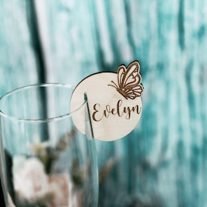 Etichette in vetro a forma di farfalla personalizzate - Segnalibri in vetro a forma di farfalla - Decorazioni per feste personalizzate - Decorazioni per tavoli da matrimonio - Ciondoli in legno per vino - Etichetta con nome