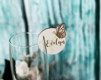 Etiquetas de vidrio con forma de mariposa personalizadas - Marcadores de vidrio con forma de mariposa - Decoraciones de fiesta personalizadas - Decoración de mesa para bodas - Adornos de madera para vino - Etiqueta con nombre