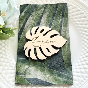 Monstera Place Card - Tropisch houtblad Bruiloft tafelnamen - Gastnamen - Aangepaste feestdecoraties - Houten plaatskaarten - Tabelinstelling
