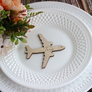 Tarjetas de lugar de avión - Decoración de mesa de avión personalizada - Tarjetas de lugar para bodas de destino - Decoración de bodas de aviación - Decoraciones de mesa