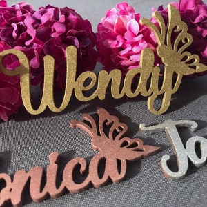 Farfalla di legno personalizzata sul nome - Scheda del nome - Segno del nome del posto a sedere del matrimonio - Decorazione della festa - Segnaposto da tavolo - Bomboniere personalizzate