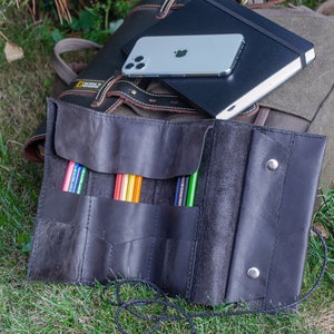 Personalisierte Stifterolle aus Leder, Buntstiftehalter Reiseaufbewahrung, Stiftetasche, Künstlerrolle, personalisierte Geschenke für Künstler, Stifterolle