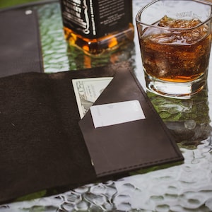 Apresentador de cheques de couro personalizado com logotipo – Porta-contas de restaurante personalizado para garçons, garçons, cafés ou bares – Pasta de couro gravada