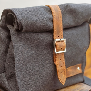 Stylish Canvas Lunch Bag with Leather Strap – Eco-Friendly and Durable
