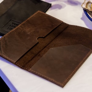 Lederscheckhalter, personalisierter Quittungshalter, Gastscheck-Gastgeber, Restaurant-SERVER-Buchkartenhalter, Schecküberweiser mit Ledertasche