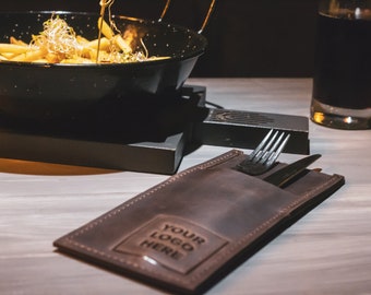 Portaposate in pelle personalizzato: decorazione personalizzata per la tavola del ristorante