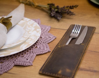 Portaposate in pelle personalizzato: decorazione per la tavola del ristorante