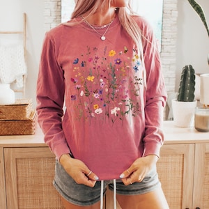 Cottage Wildflowers & Bees T-shirt: Boho Watercolor Floral Garden Tee