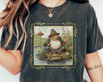 Frog Wizard Comfort Colors T-Shirt: Cottagecore Goblincore Tee