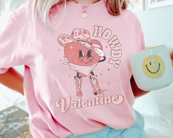 Comfort Colors® Vintage Howdy Valentine t-shirt Retro Cowboy Heart T-shirt Cute Vintage Valentine Tshirt Trendy Valentine's Gift Shirt 4XL