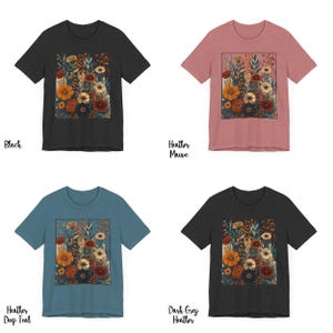Puede incluir: Cuatro camisetas con un dise&ntilde;o de estampado floral. Las camisetas est&aacute;n disponibles en negro, morado jaspeado, azul oscuro jaspeado y gris oscuro jaspeado.