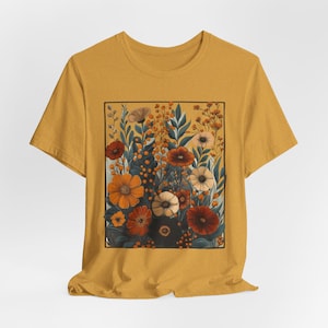 Camiseta Boho Cottagecore: Jardín de flores silvestres de otoño, botánica hippie Heather Mustard
