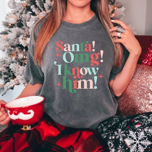T-shirt de Noël vintage Comfort Colors® T-shirt Père Noël rétro que je connais, saison des films de Noël Jolie chemise de Noël tendance 4XL PM1034