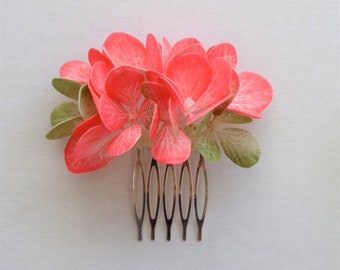 Minimal flower comb with realistic hydrangea