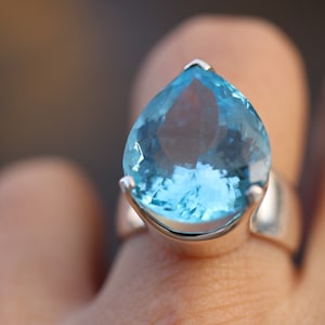 Anello con topazio blu / argento sterling 925
