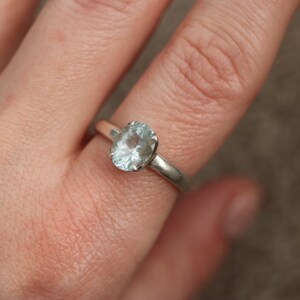 Anello con topazio azzurro in argento sterling 925