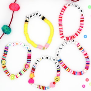 Pulseira de miçangas | pulseira maestra | pérola de argila polimérica | heishi | presente artesanal para professor bilíngue | vsco | jóias de moda | professora de espanhol
