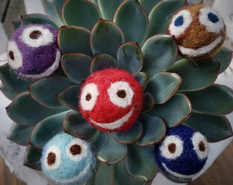 Handmade Wool Felted Smiley Face| Keychain| Cat toys