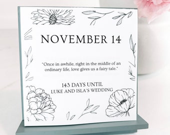Personalized Wedding Countdown Calendar for Engaged Couple / Daily Tear-off Desk Calendar Customized Engagement Gift for Bride or Groom