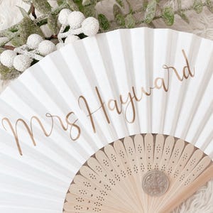 L'ORIGINALE produttore di ventagli di carta e bambù per matrimoni! Produciamo dal 2021. Regalo per la sposa, festa di addio al nubilato, viaggio di gemellaggio tra ragazze