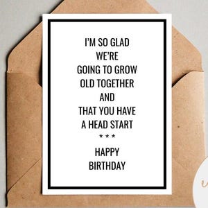 Carte d'anniversaire amusante pour mari plus âgé | Petit ami plus âgé | Je suis tellement content que nous allons vieillir ensemble | Carte d'anniversaire de votre femme ou partenaire