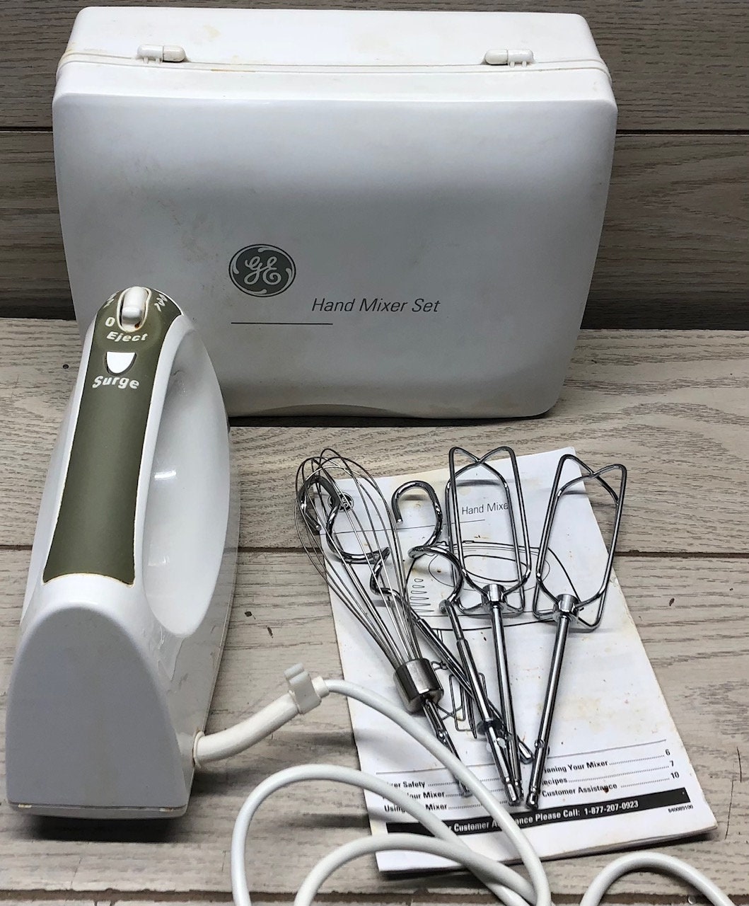 GE Hand Mixer W/ Manual & Storage Case Beaters Dough Hooks Whisk 106651  Series 