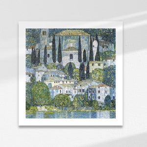 Puede incluir: Una pintura de un pueblo con una iglesia en el centro. El pueblo est&aacute; rodeado de &aacute;rboles y agua. La pintura est&aacute; hecha en un estilo puntillista, con peque&ntilde;os puntos de color que crean la imagen.