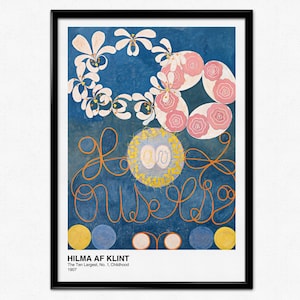 Puede incluir: Pintura abstracta de Hilma af Klint titulada "The Ten Largest, No. 1, Childhood" de 1907. La pintura presenta un fondo azul con formas blancas, rosas y amarillas. Las formas están dispuestas en un patrón circular y están conectadas por líneas.