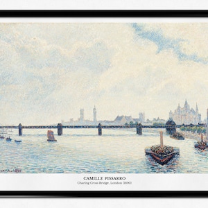 Puede incluir: Una pintura de un puente sobre un río con edificios en el fondo. El cielo es de un azul claro con nubes blancas. El agua es de un azul claro y el puente es de un marrón oscuro. Los edificios son de un marrón claro y el cielo es de un azul claro. La pintura es de Camille Pissarro y se titula "Charing Cross Bridge, Londres (1890)".