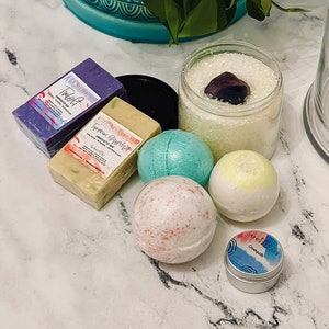 Relaxing Bath Gift Set SUBSCRIPTION, Large Bath Bomb Set, Luxurious Bath Salts, Handmade Soaps, Variety Bath Set, Mother's Day Gift, Gift