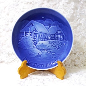 1975 B & G Blue and White Christmas Collector&#39;s Plate ~ Christmas at the Old Water Mill ~ Copenhagen Porcelain ~ Made in Denmark ~ 7.25&quot;