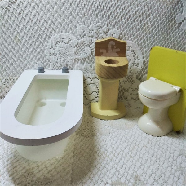 KidKraft Vintage Doll Bathroom Lot  3 pcs~ Tub, Sink, Toilet~Large Scale ~ For small Doll or Fashion Doll Play ~ Wood & Plastic