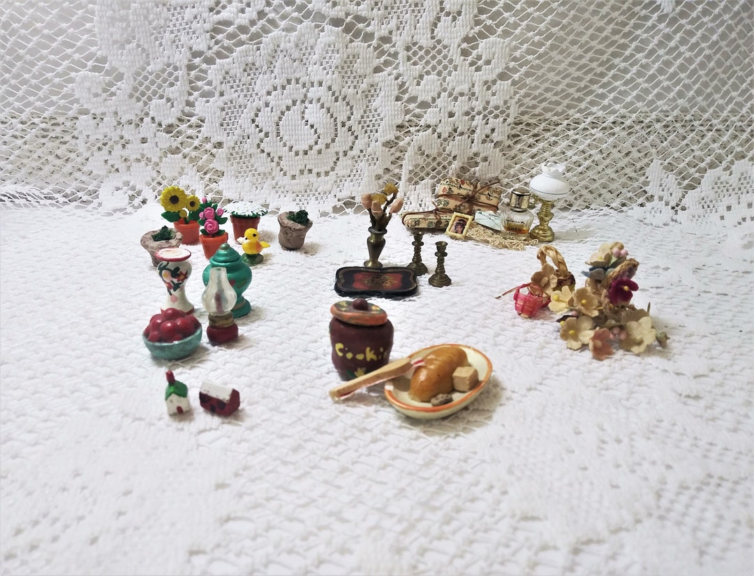 Dollhouse Miniature Lots Seven 7 to Choose From Vtg Vanity, Garden