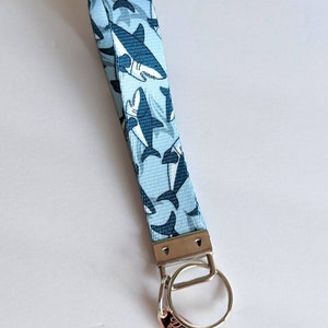 Sharks keychain wristlet, keychain bracelet, wristband, key holder, key chain, keychain, keychain lanyard, blue sharks, shark gift