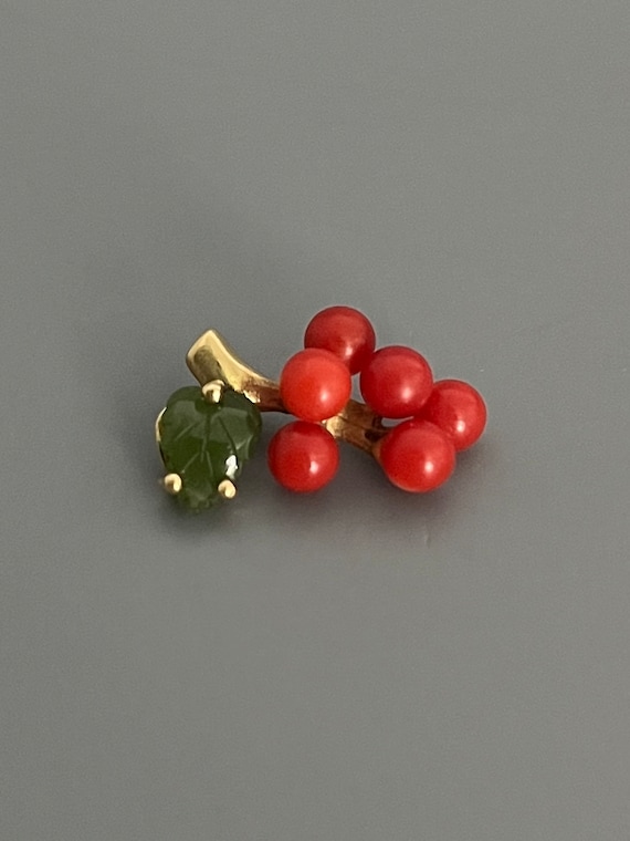 Vintage 18k Gold and Jade with Coral Berry/Cherry 