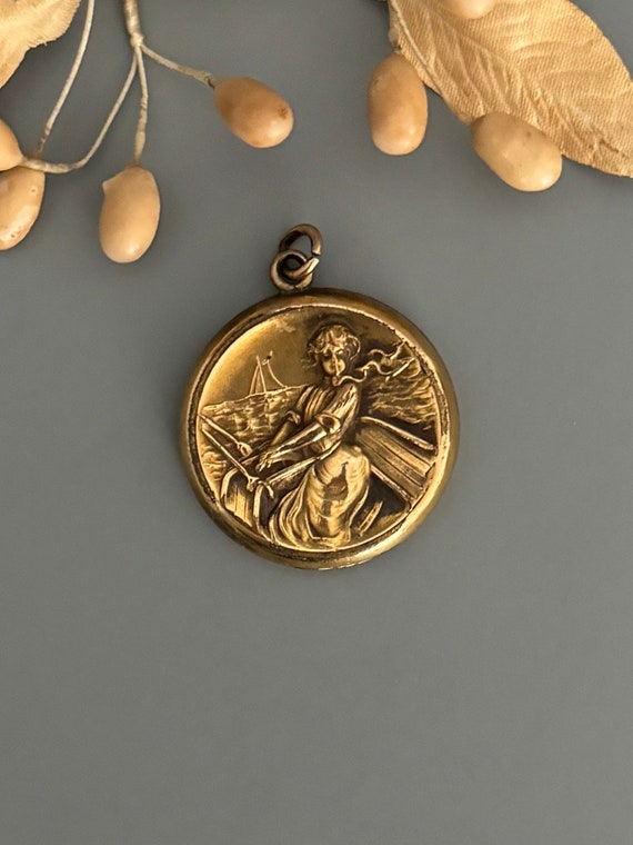 Antique Locket Woman in Boat Gold Cased - image 2