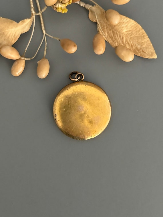 Antique Locket Woman in Boat Gold Cased - image 3