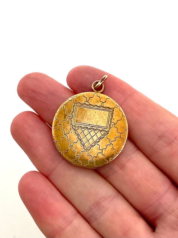 Vintage Etched Rose and Yellow Gold Fill Locket - image 5
