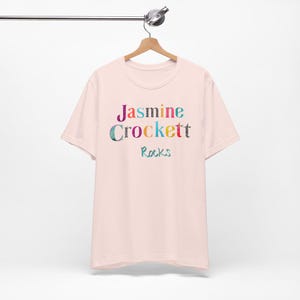 Jasmine Crockett Rocks Tee: maglietta unisex in jersey