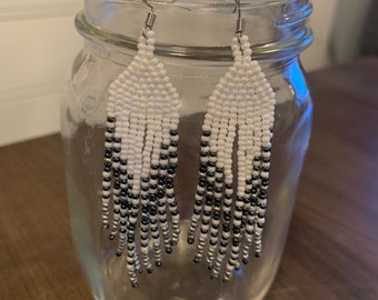 Silver and White beaded earring, beaded earring, dangle earring, drop earring, boho drop earring, boho dangle earring, native indian,