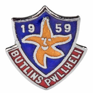 Vintage Old Butlins Holiday Camp Pwllheli 1959 Enamel Badge