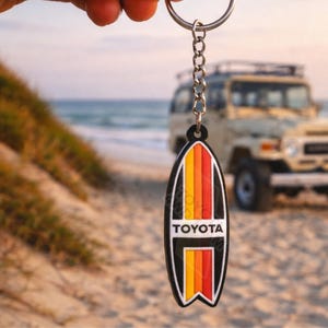 Brelok do kluczy Toyota Surfboard: Logo retro japońskiego samochodu
