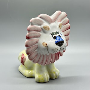 VTG Mann 1976 Ceramic Hand Painted Lion Cat Colorful Decorative Nursery Childs Room 6.50”x7.25” Piggy Bank