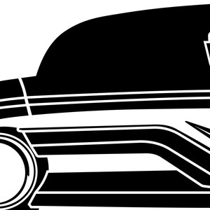 Op de afbeelding: Zwart-witte silhouet van een vintage Ford-auto met een chromen bumper en een Ford-logo aan de zijkant. De auto heeft een onderscheidend ontwerp met een grote, afgeronde voorkant en een lange, vloeiende motorkap.