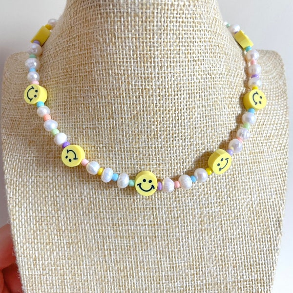 collar de smiley face, gargantilla de cuentas de semillas, collar de cuentas simple, collar de perlas delicadas, collar de perlas reales.