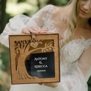 Caixa de cartão de casamento com fechadura e slot para envelopes e dinheiro, cartões e recipiente de presentes para decoração rústica de casamento, presente de noivado exclusivo