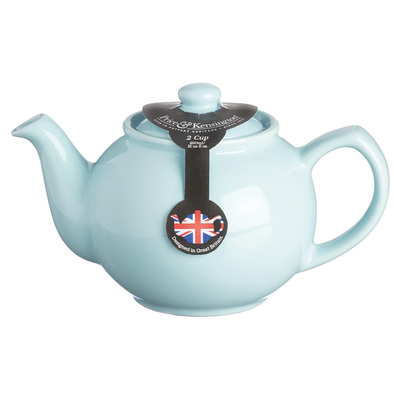 K&ouml;nnte beinhalten: Hellblaue Keramik-Teekanne mit rundem Korpus, Ausguss und Henkel. Die Teekanne hat einen Deckel und ein Etikett mit der Aufschrift "Price & Kensington" und "Designed in Great Britain". Es ist eine 2-Tassen-Teekanne, ca. 450 ml.