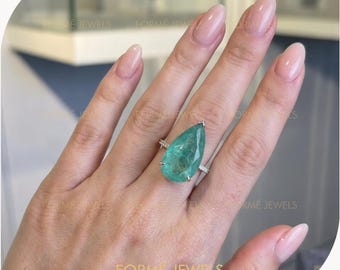 6 CT Pear Cut Russian Green Lab Emerald Ring: White Gold Diamond Pavé Band